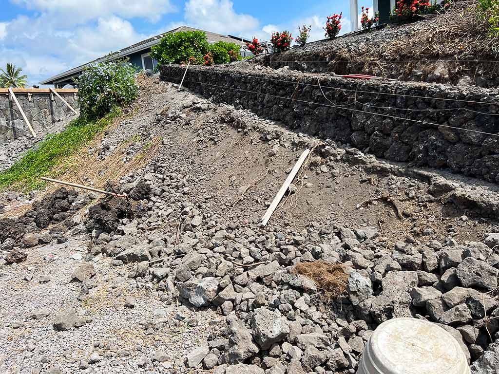 Backyard retainer wall construction, Kailua-Kona HI.