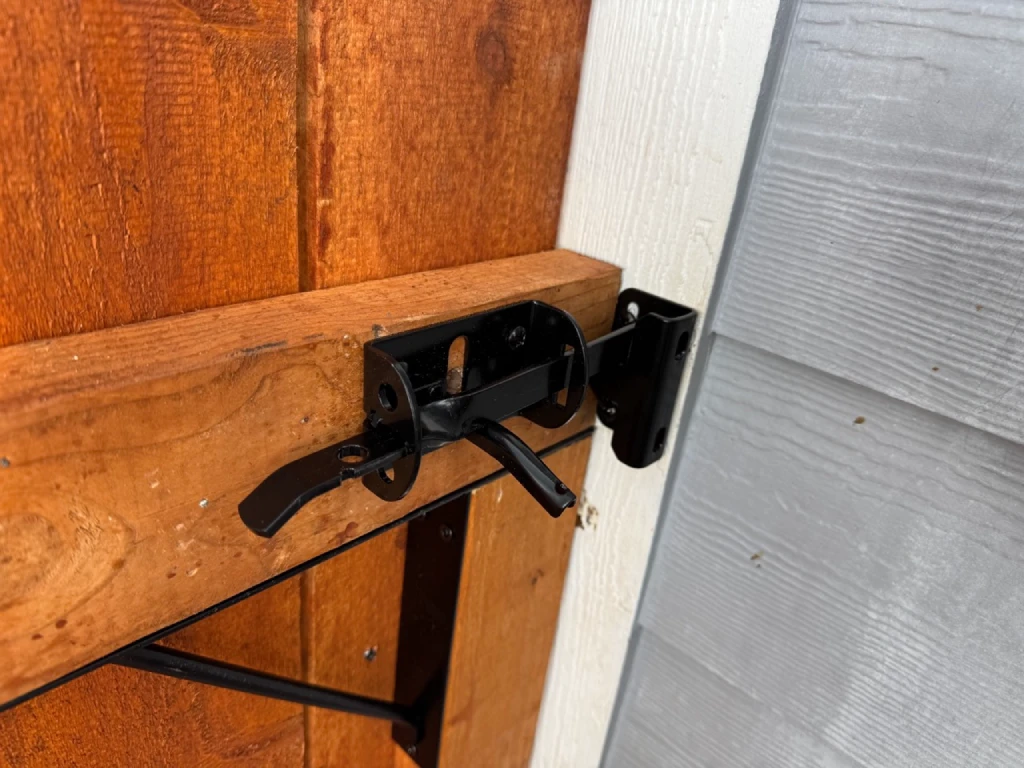 Anti-sag gate installation in Kailua-Kona, Hawaii.